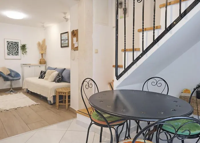 Cvita's Charming Place Apartment