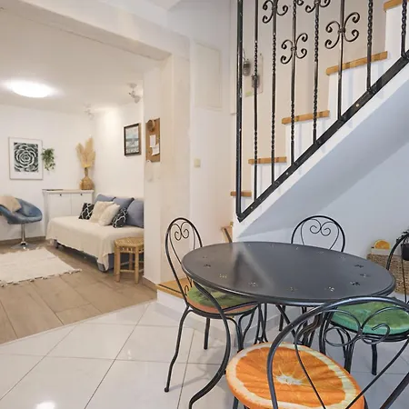 Cvita's Charming Place דירה